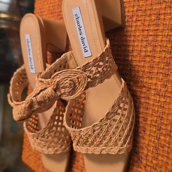 CHARLES DAVID BRAND WOMEN'S TAN SLIP-ON SUMMER SANDALS SIZE 8.5 - Picture 3 of 16